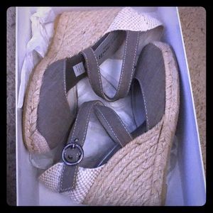 Bettye Muller “Katy” size 37/7 wedges